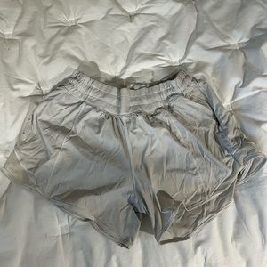 Lululemon hotty hot shorts ‘4 in white